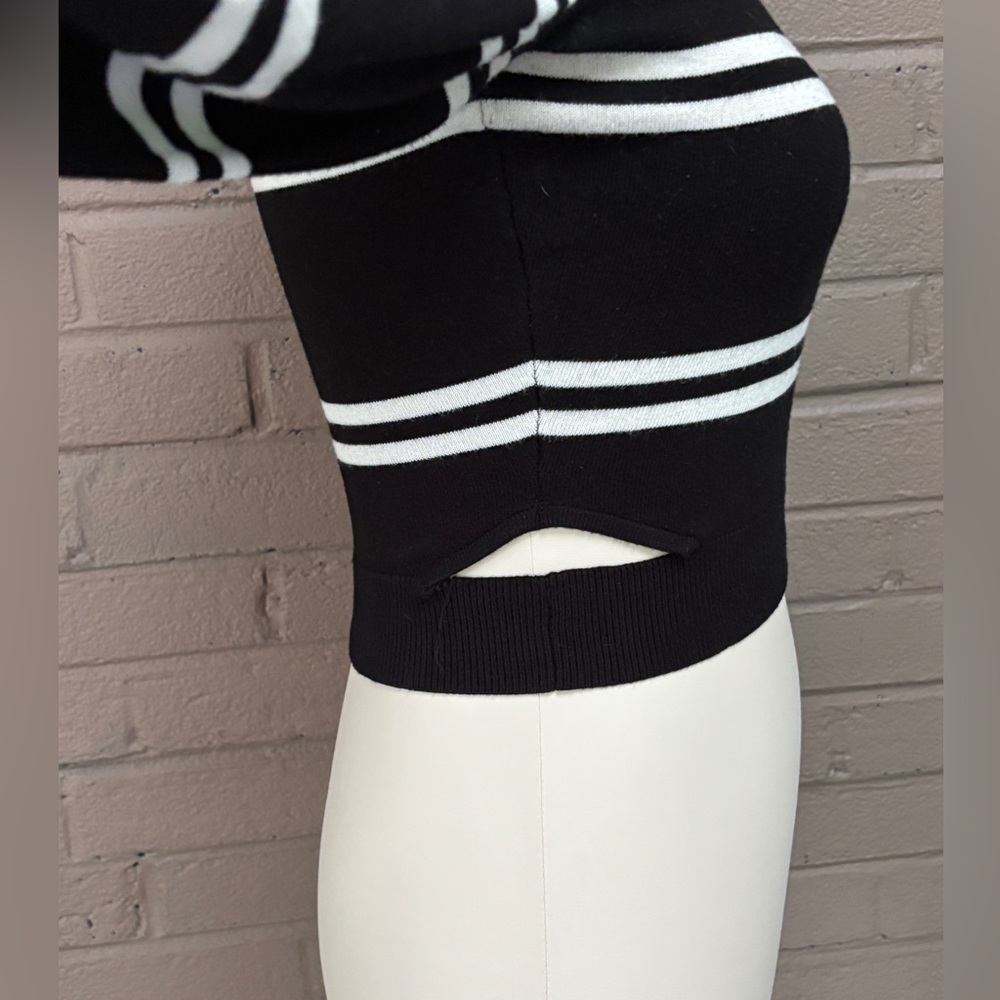 Guess black & White crop cut-out sides sweater XS - Picture 4 of 8